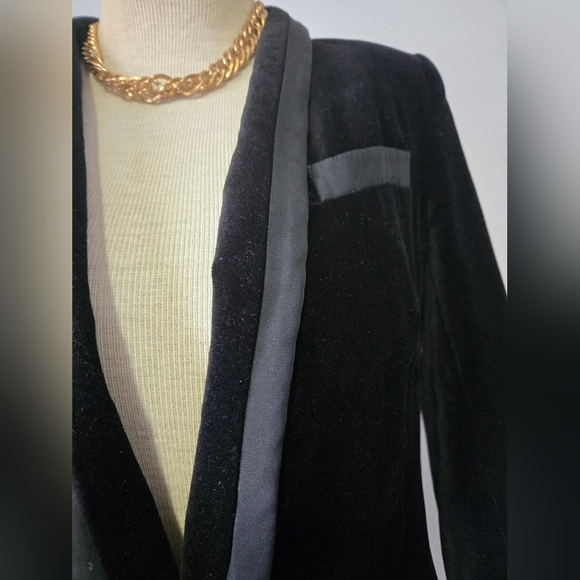 ZARA Black Velvet Blazer With Satin Lined Lapel. Size Medium - Picture 5 of 16